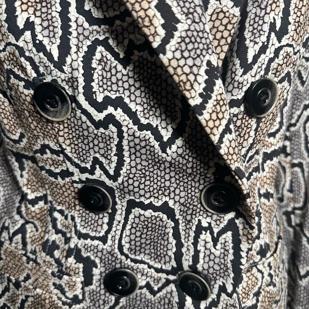 CAbi Snake Print Blazer - Black and Brown 10 Buttoned - Picture 9 of 9